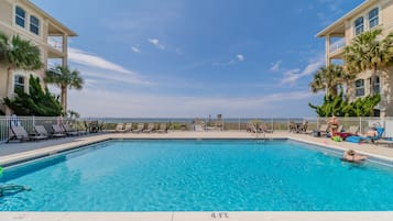 Hus, 2 soverom | Basseng | Et oppvarmet basseng