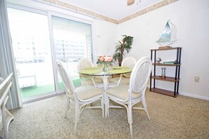 Condo, 2 habitaciones | Restaurantes