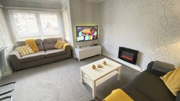 Smart TV, fireplace, stereo