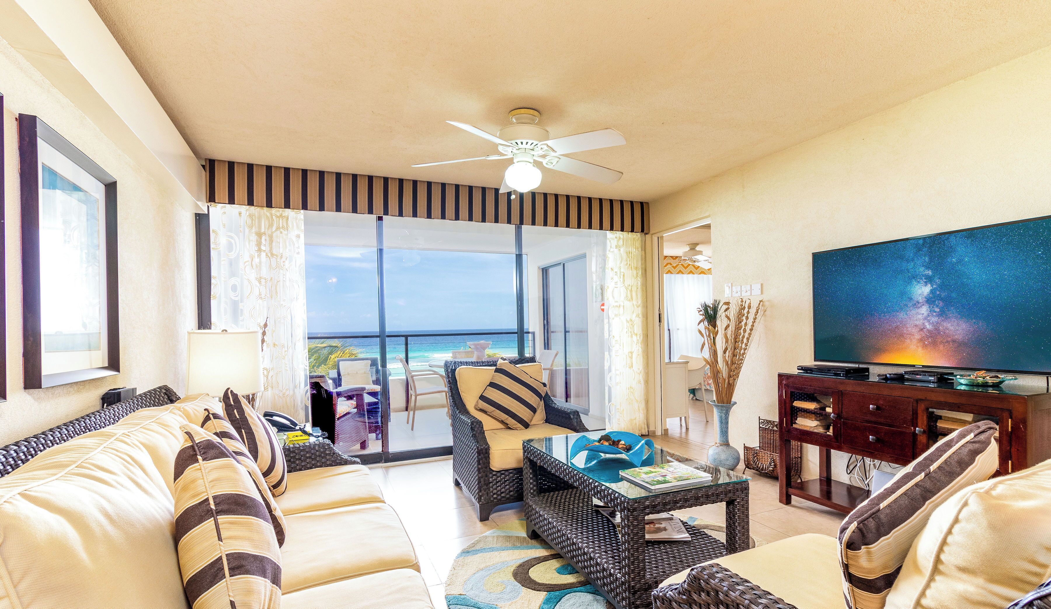 Smart-tv, pejs, dvd-afspiller, stereoanlæg