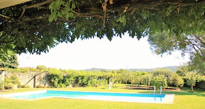 Fantastic holiday villa with pool, near the course and the beach.