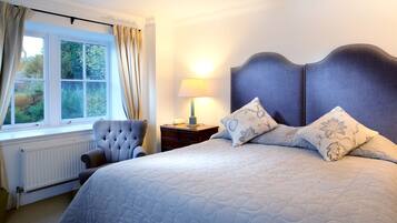 Herbergi með tvíbreiðu rúmi - 1 tvíbreitt rúm | Sérhannaðar innréttingar, sérvalin húsgögn, skrifborð