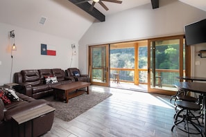 單棟房屋, 4 間臥室 | 客廳 | 智能電視、串流服務