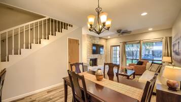 Condo, 2 Bedrooms | Dining