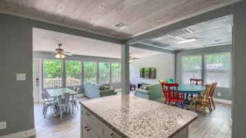 House, 3 Bedrooms | Private kitchen | Fridge, oven, coffee/tea maker, toaster