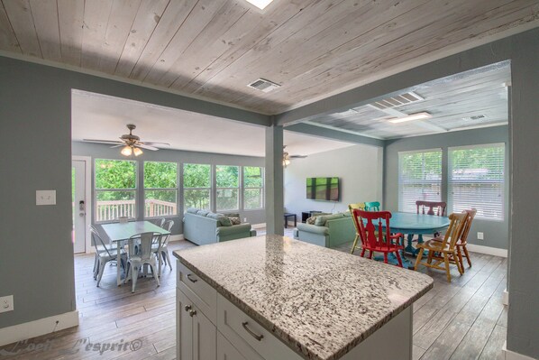 House, 3 Bedrooms | Private kitchen