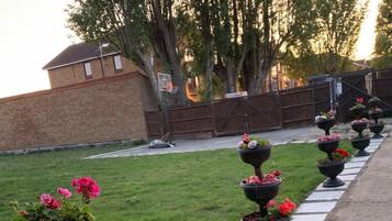 Children’s play area – outdoor