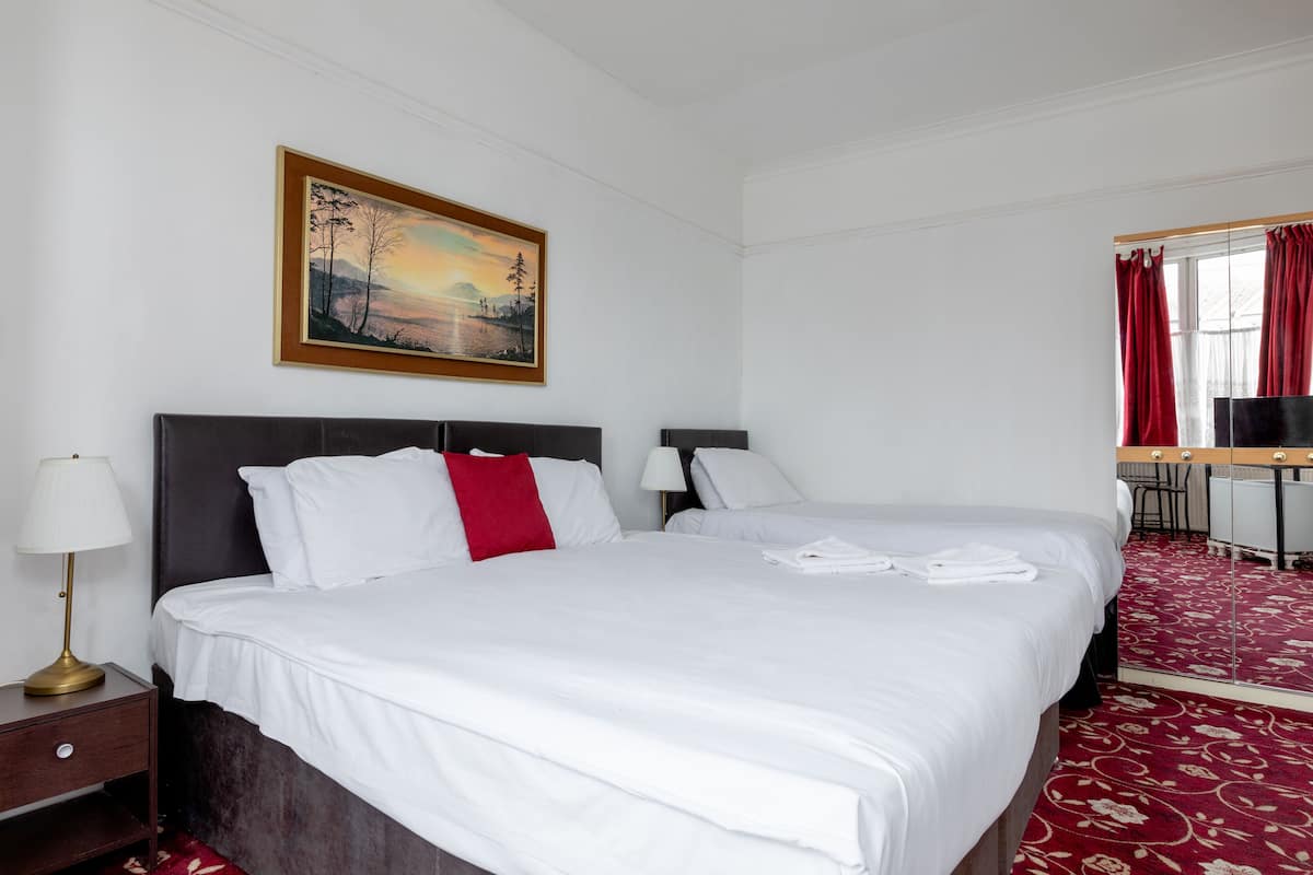 Standard Triple Room | Desk, laptop workspace, iron/ironing board, free WiFi