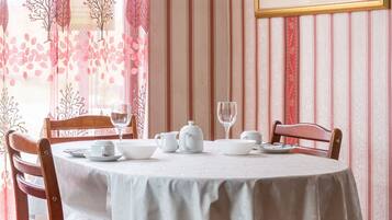 Free daily continental breakfast