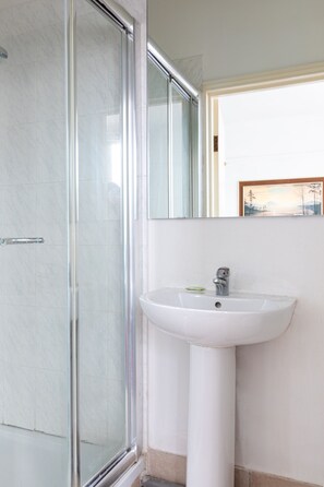 Bathroom - Euro Hotel Harrow (Harrow)