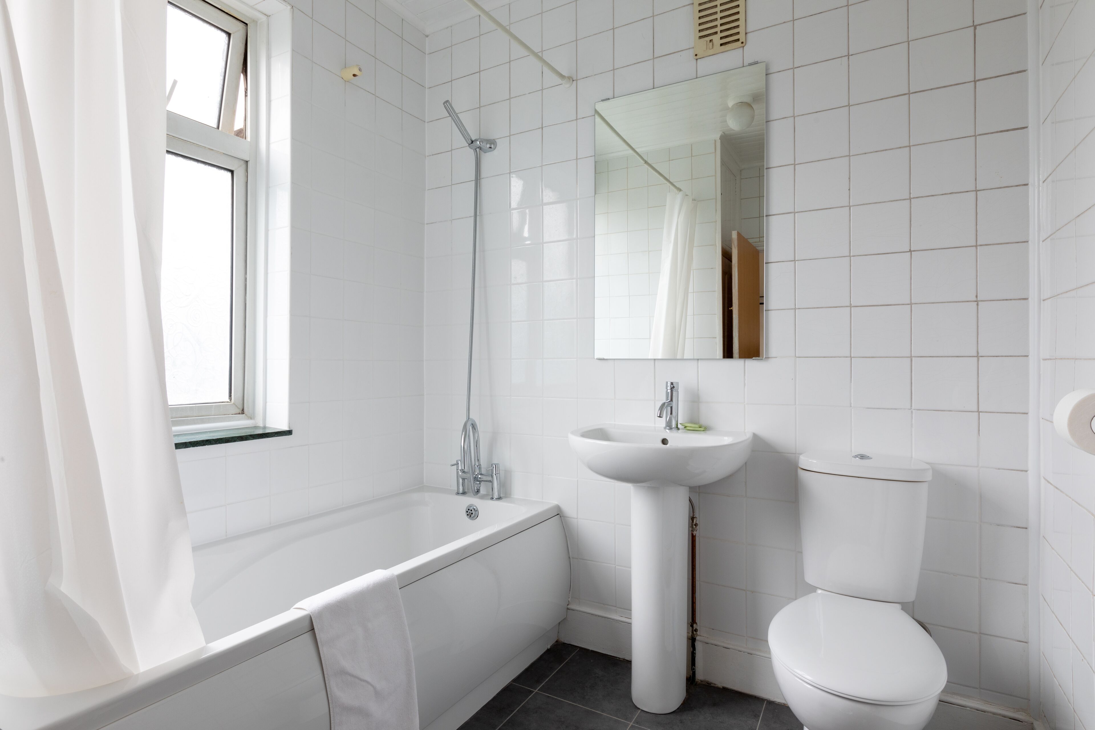 Standard Double or Twin Room | Bathroom