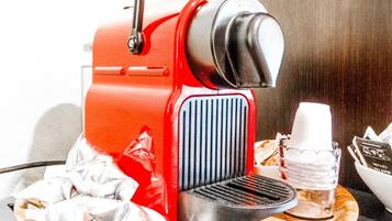 Minibar, Zimmersafe, Schreibtisch, Bügeleisen/Bügelbrett