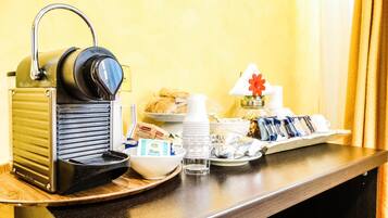 Doppel- oder Zweibettzimmer | Minibar, Zimmersafe, Schreibtisch, BĂŒgeleisen/BĂŒgelbrett