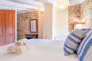 4 Schlafzimmer, Bügeleisen/Bügelbrett, kostenloses WLAN, Bettwäsche