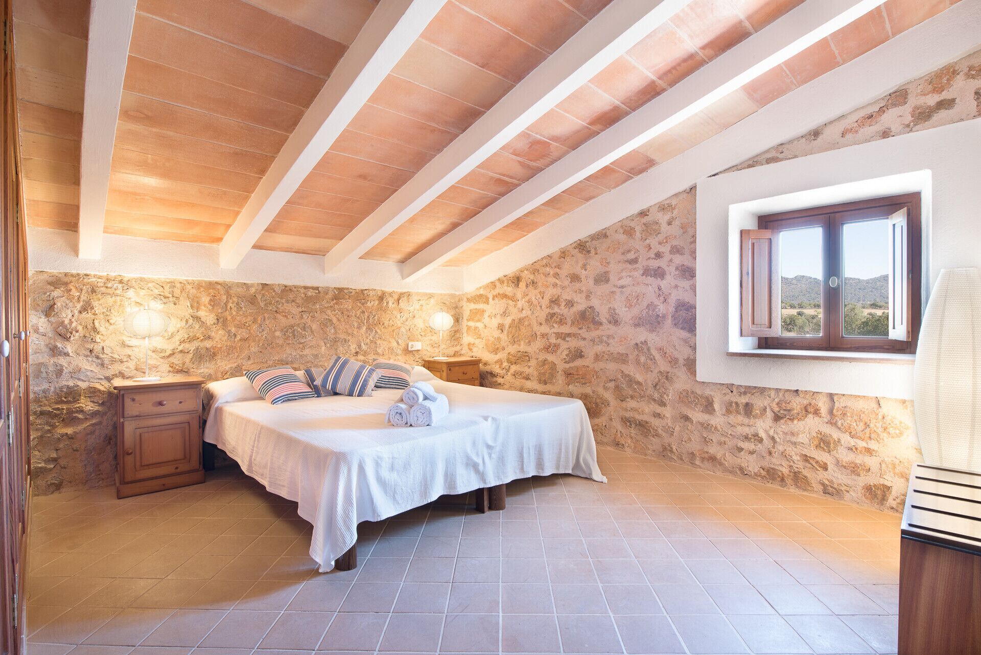 4 chambres, fer et planche à repasser, Wi-Fi gratuit, draps fournis