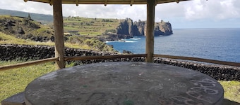 🌊Seaside Azores Villa 🏡with natural pool, terrace & barbecue