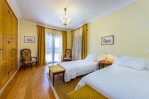 5 Schlafzimmer, Bügeleisen/Bügelbrett, kostenloses WLAN, Bettwäsche