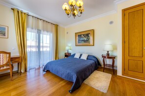5 chambres, fer et planche à repasser, accès au Wi-Fi (inclus)