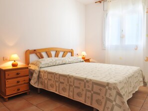 3 bedrooms, iron/ironing board, Internet, bed sheets