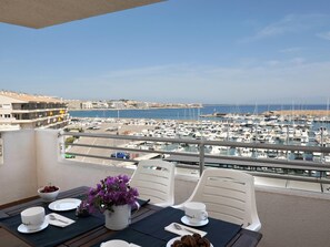 Outdoor dining - Apartment with sea view-HUTG-011712 (l'Escala)