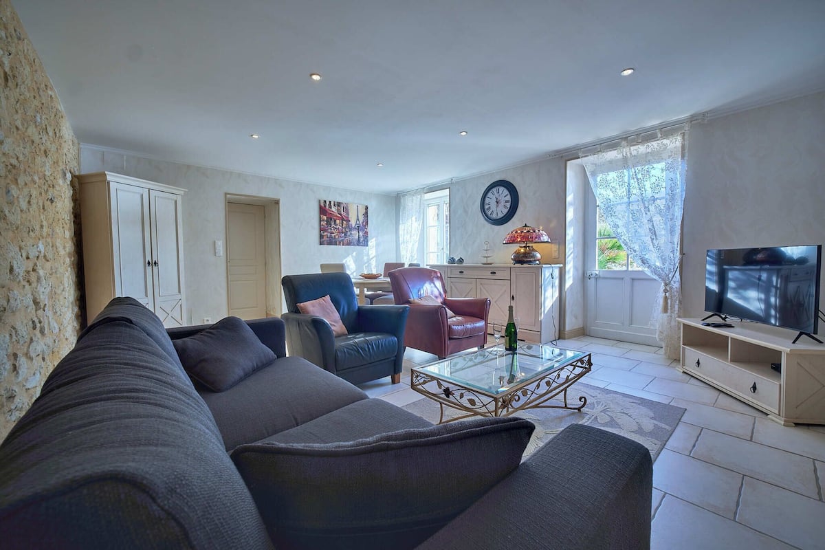 Desk, iron/ironing board, cribs/infant beds, free WiFi