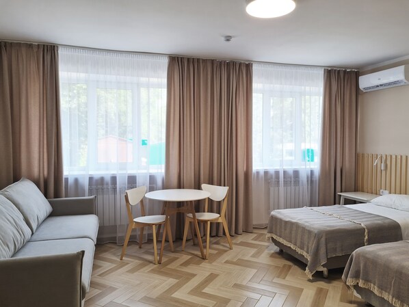 Silitysrauta/-lauta, ilmainen Wi-Fi, vuodevaatteet