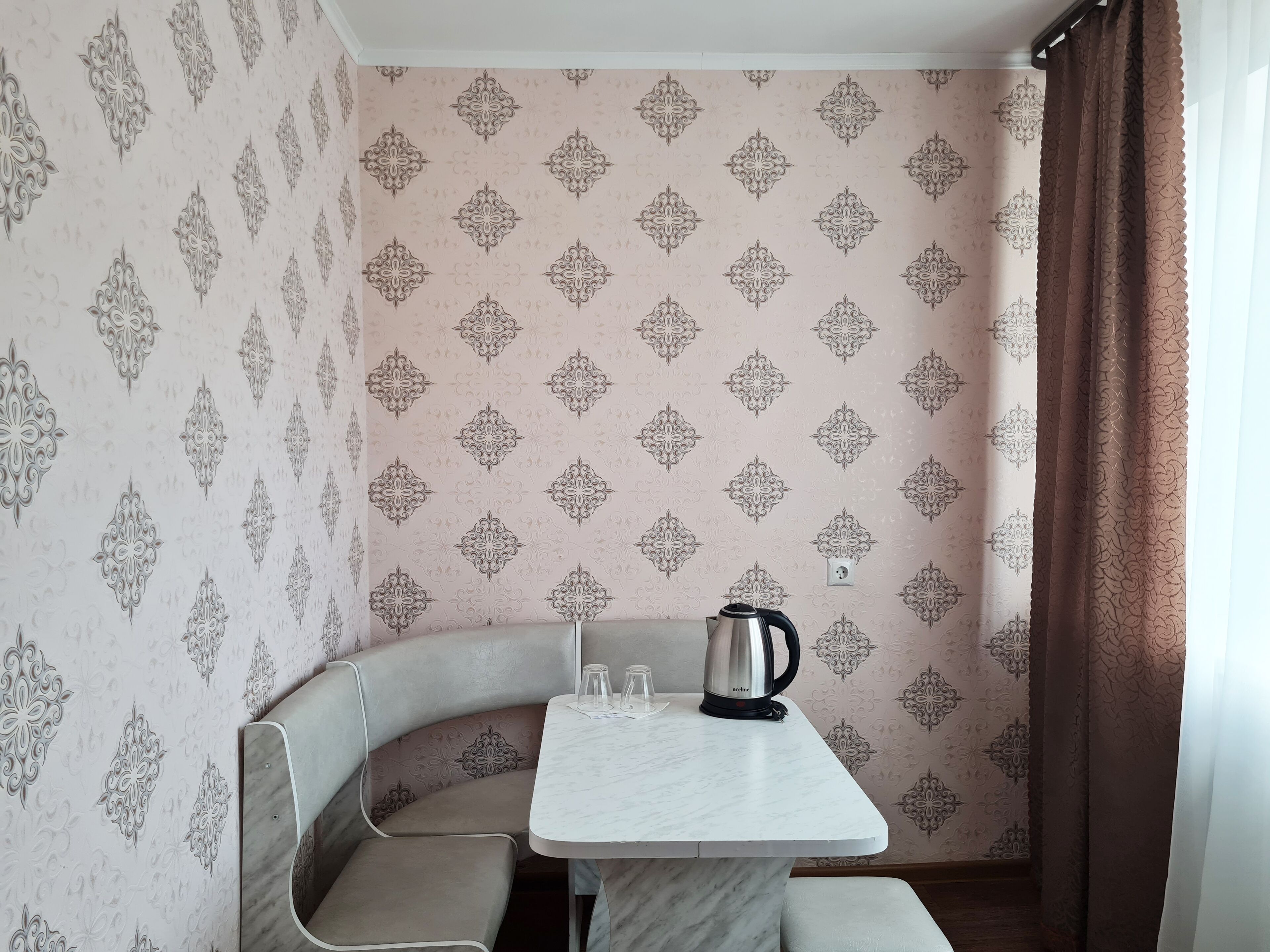 Kahden hengen huone (Large) | Silitysrauta/-lauta, ilmainen Wi-Fi, vuodevaatteet
