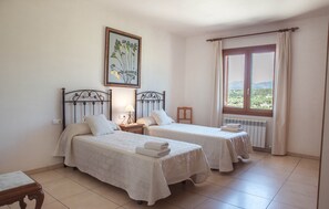 5 Schlafzimmer, Bügeleisen/Bügelbrett, kostenloses WLAN, Bettwäsche