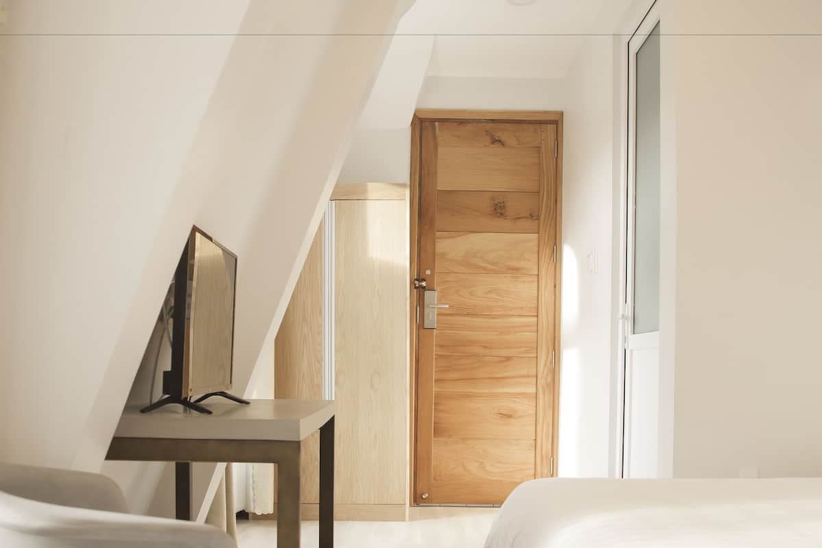 Deluxe Double Room | Minibar, desk, blackout curtains, free WiFi