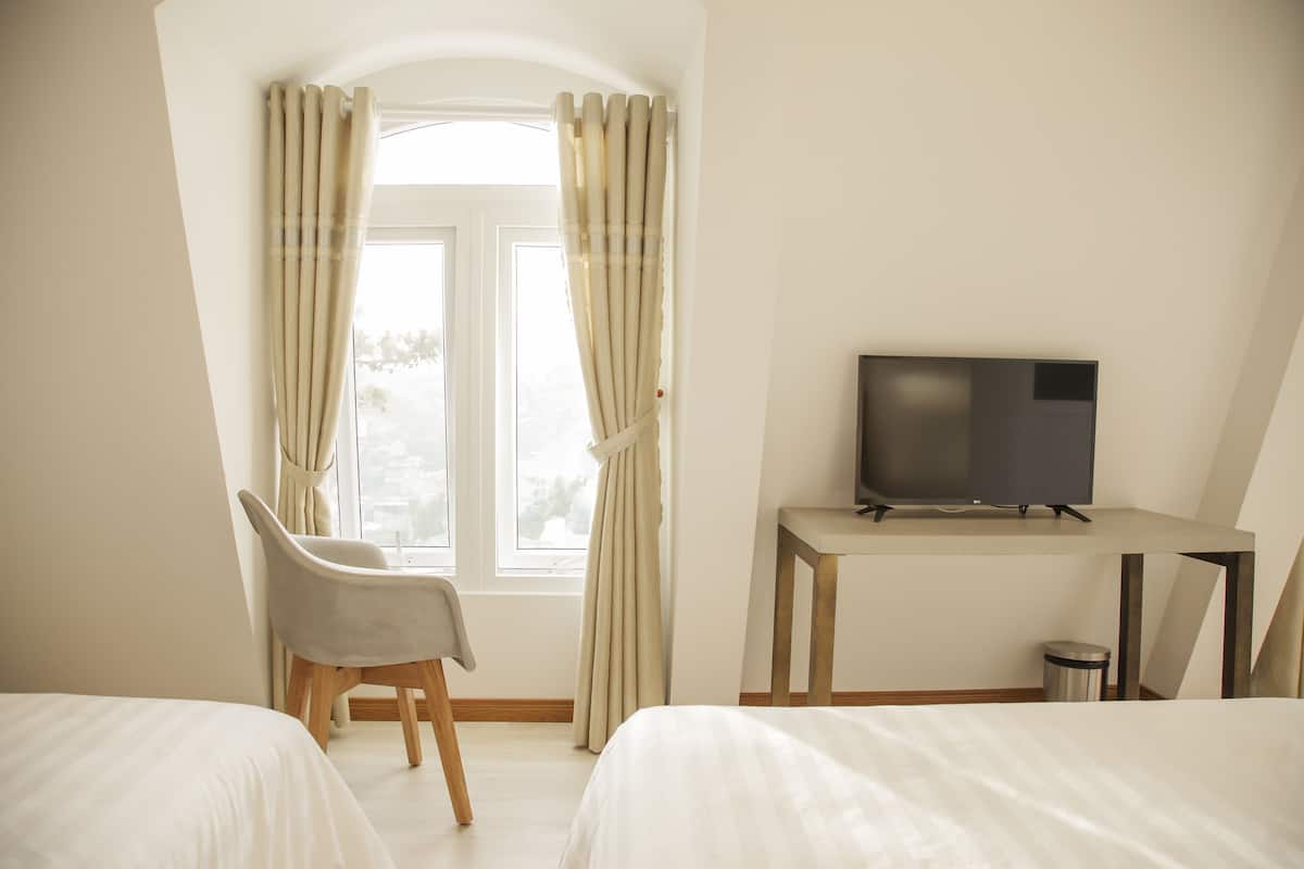 Minibar, desk, blackout curtains, free WiFi