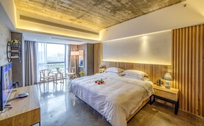 Phòng Deluxe, 1 giường cỡ king | Bàn, màn/rèm cản sáng, truy cập Internet không dây miễn phí 