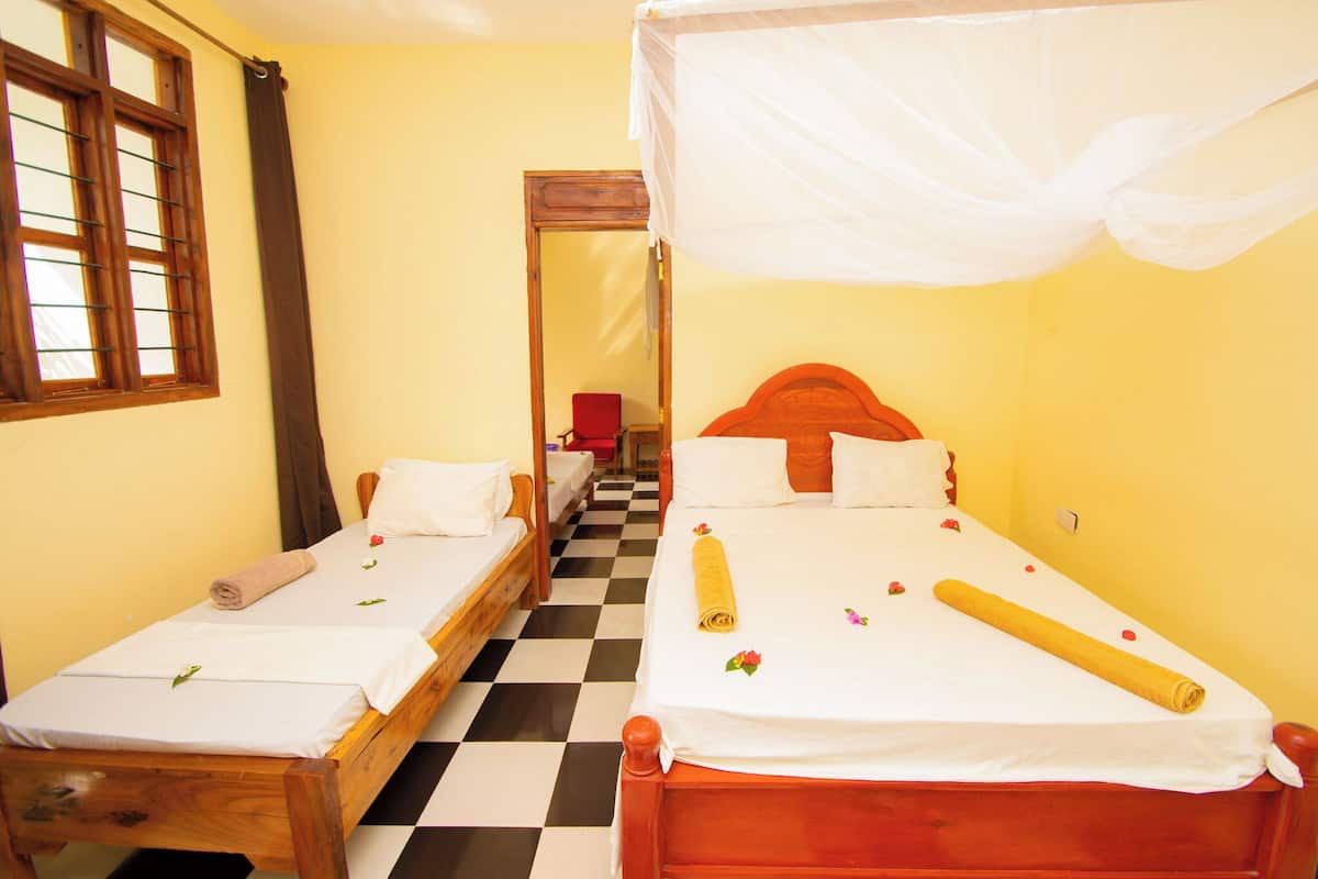 Escritorio, wifi gratis, ropa de cama y acceso para silla de ruedas