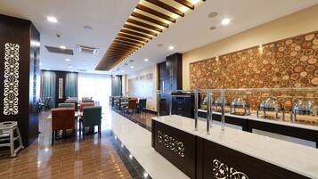 每日供应欧陆式早餐(每人 RUB 1000)