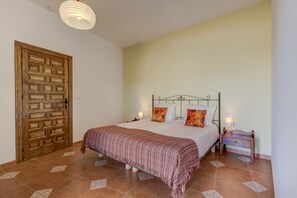 2 makuuhuonetta, silitysrauta/-lauta, vauvan matkasänky, ilmainen Wi-Fi