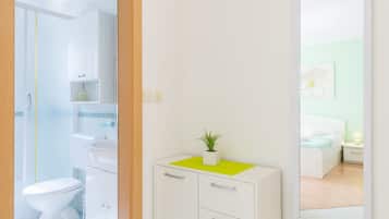 Studio, Gartenblick | Badezimmer