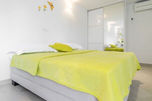 1 habitación, escritorio, cortinas blackout y sistema de insonorización 