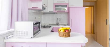 Apartment, 1 Bedroom, Sea View | Private kitchenette