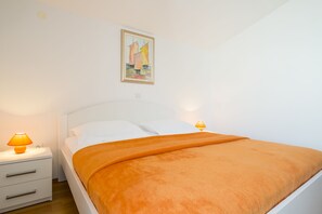 Apartment, 1 Bedroom, Sea View | 1 bedroom, desk, blackout drapes, soundproofing - Apartmani Nikolina (Hvar)