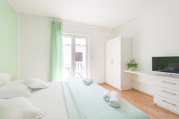 1 habitación, escritorio, cortinas blackout y sistema de insonorización