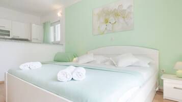 Studio, Garden View | 1 bedroom, desk, blackout drapes, soundproofing