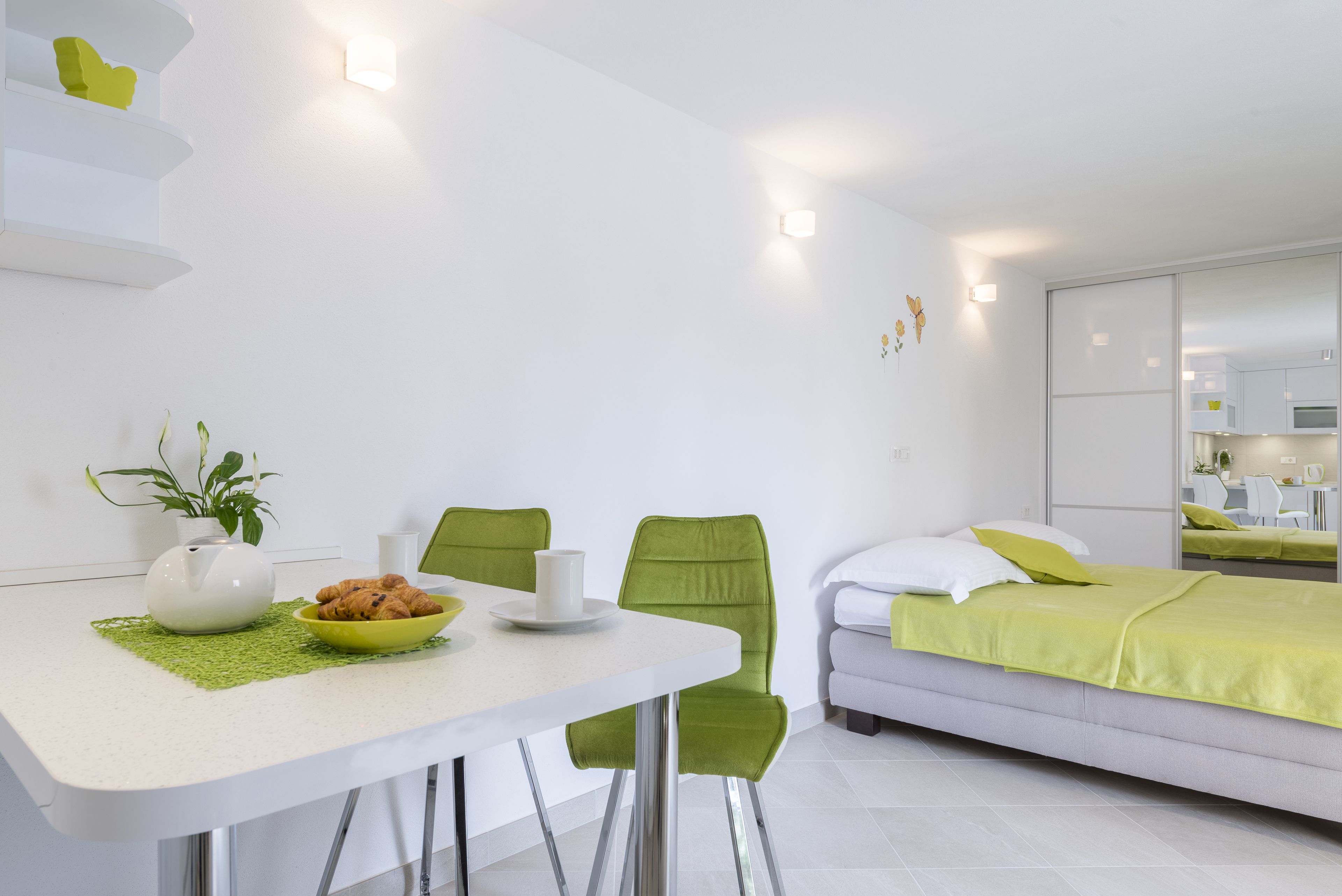 Studio | In-room dining