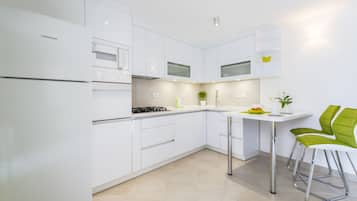 Studio | 1 bedroom, desk, blackout curtains, soundproofing