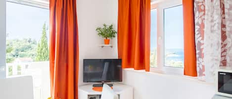 Apartment, 1 Bedroom, Sea View | Living area