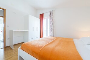 1 bedroom, desk, blackout drapes, soundproofing - Apartmani Nikolina (Hvar)