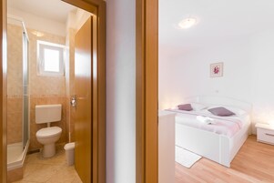Apartment, 1 Bedroom, Sea View | Bathroom | Shower, hair dryer