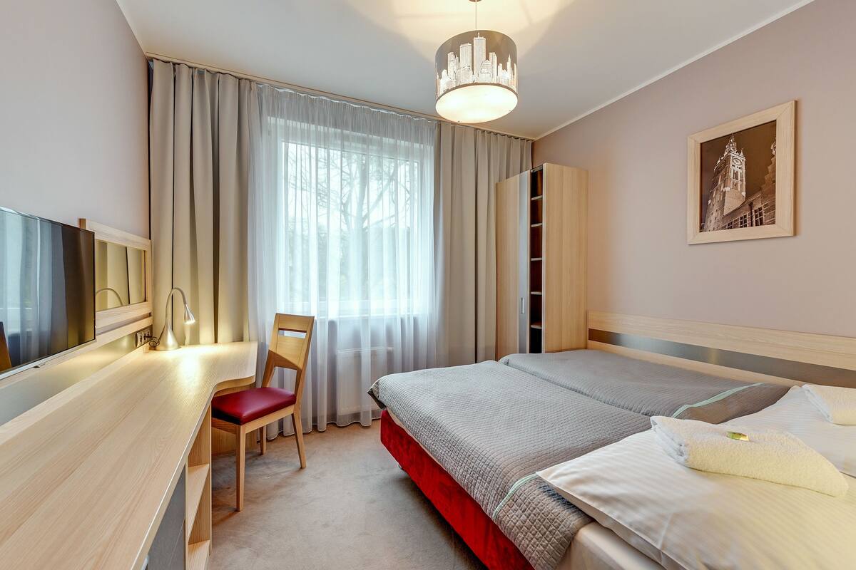 City Apartment, 2 Bedrooms (Uno 2) | In-room safe, desk, iron/ironing board, WiFi (free)