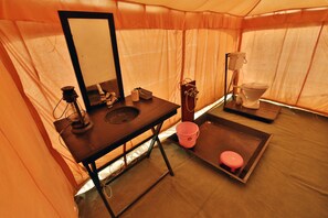 Luxury-Zelt, 1 Schlafzimmer, Raucher, Blick auf die Anlage | Badezimmer