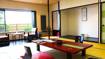 Standard Room, Non Smoking | In-room safe, desk, laptop workspace, free WiFi