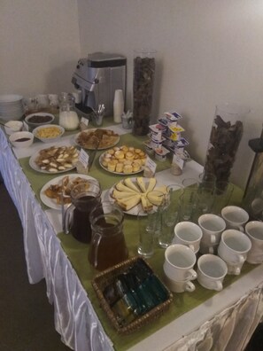 Breakfast buffet - Hotel Victoria (Kharkiv)