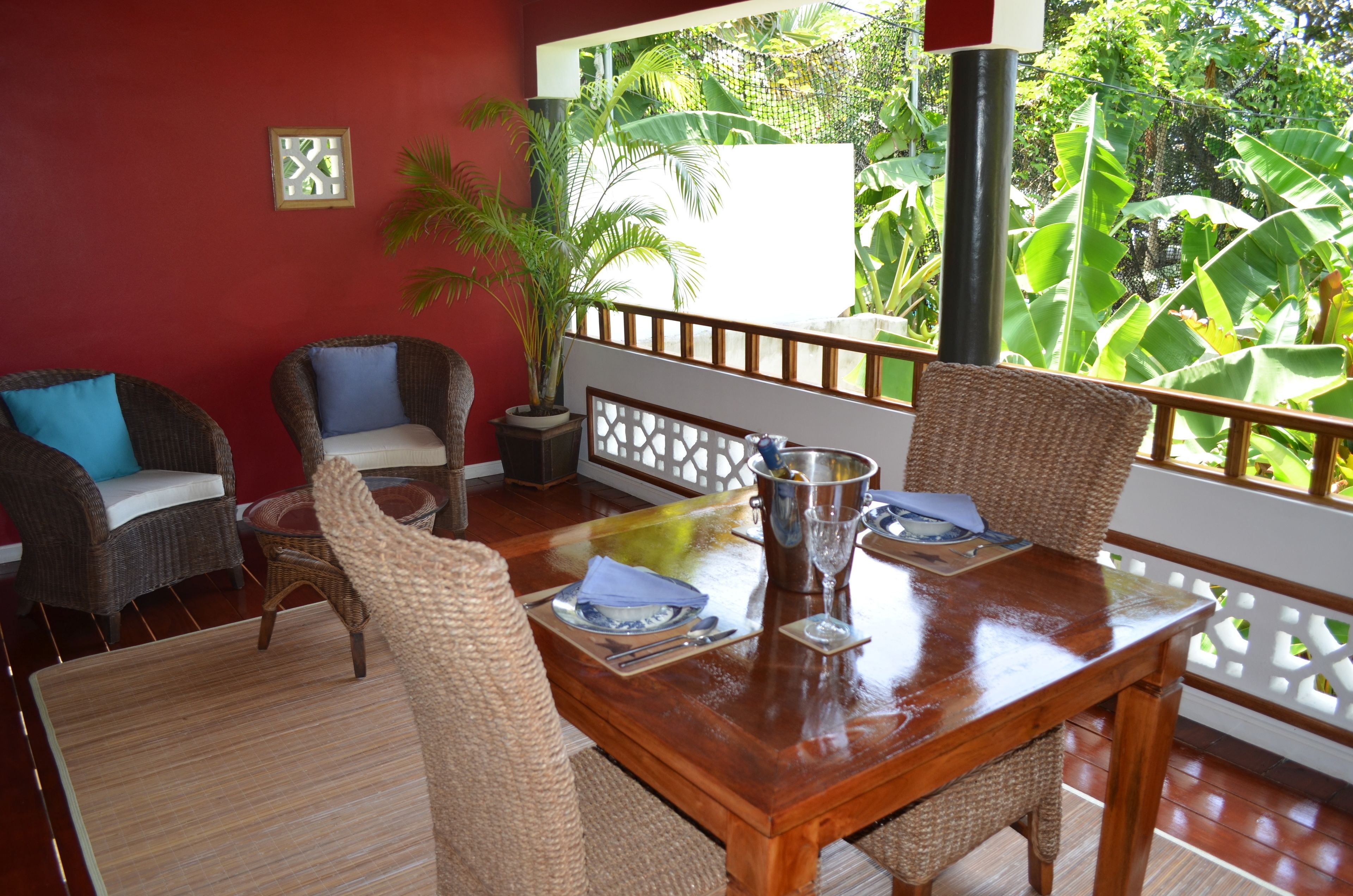 Villa, 1 Queen Bed | In-room dining